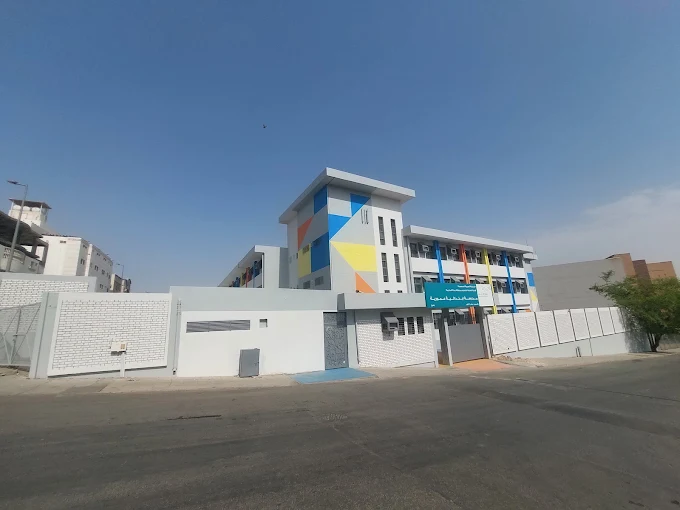 مبنى مدرسة عمورية الابتدائية من الخارج